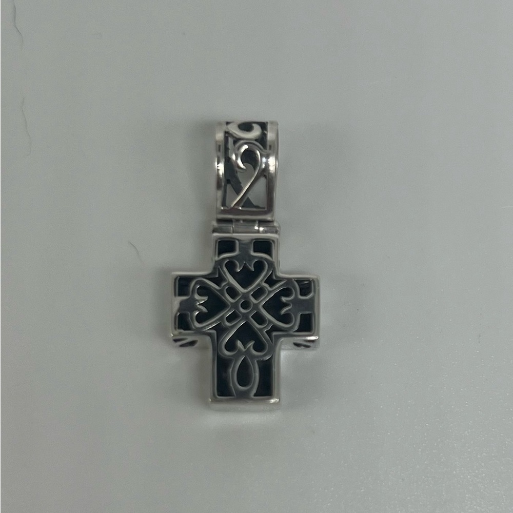Gently ❤️ Silpada Sterling Silver Reversible
Filigree Cross Pendant 925retired